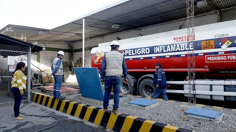 YPFB inicia descarga de diésel en Arica, pero aún no define cuándo se normalizará el suministro en Bolivia